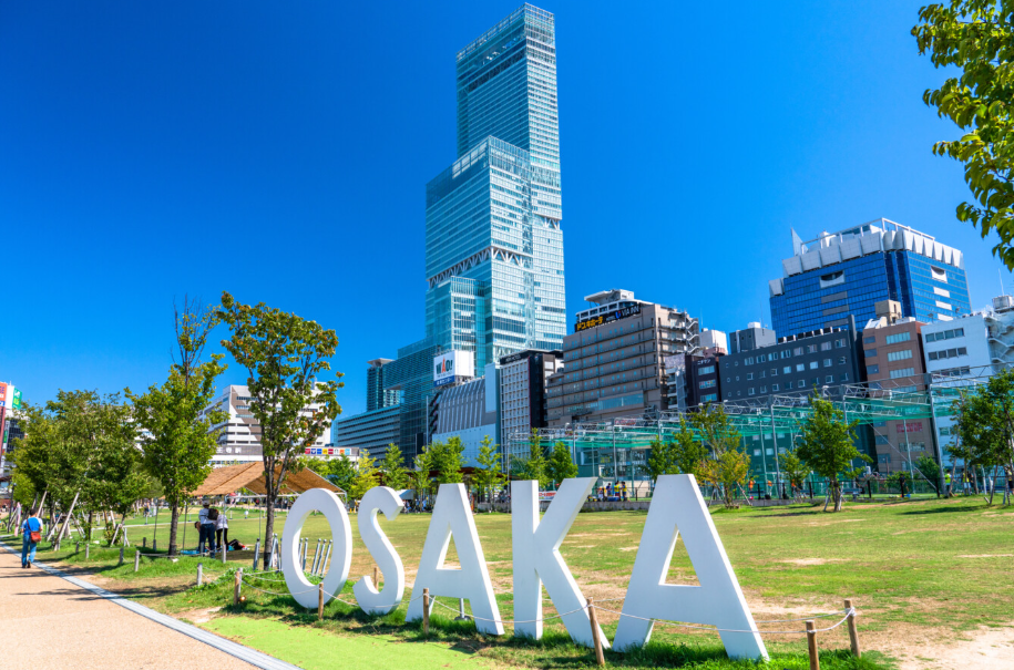 あべのハルカスとOSAKAモニュメント